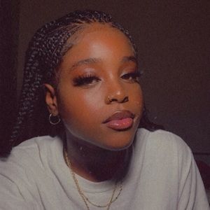 Meet your Posher, Mika